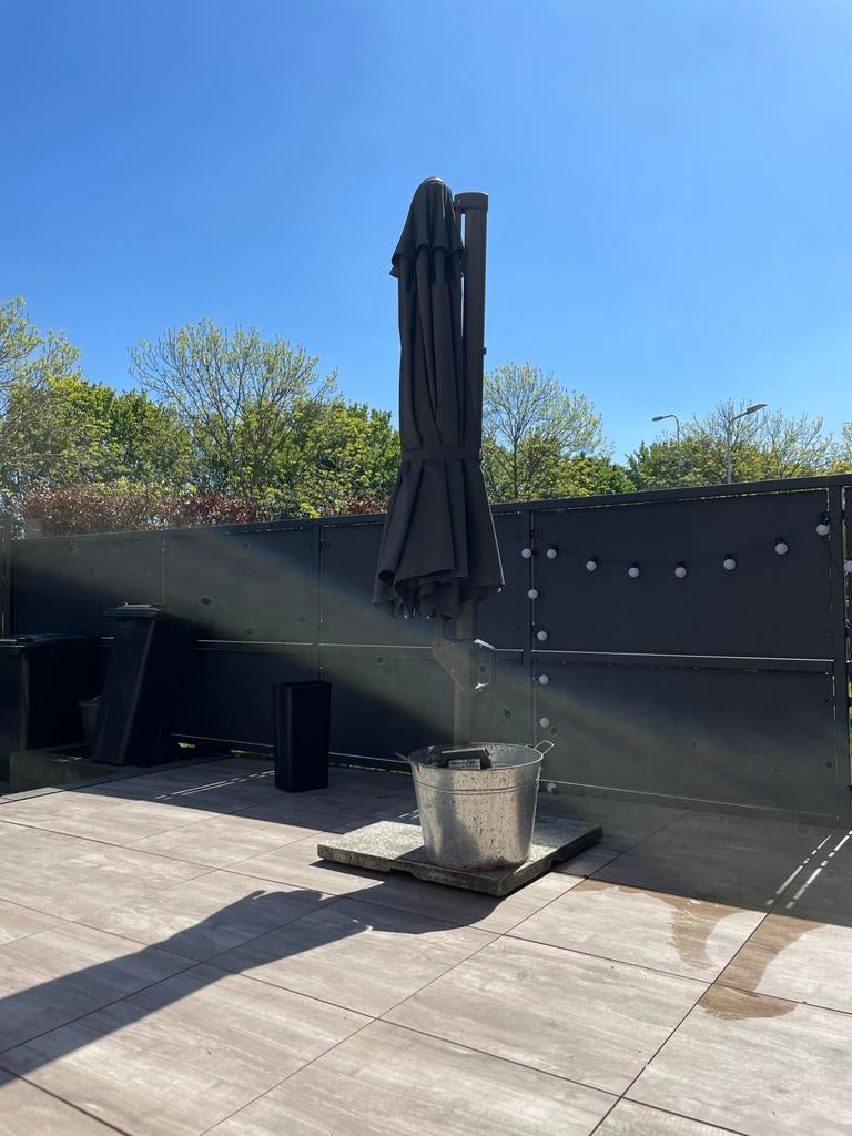 Grote zweefparasol, rond, kantelbaar, gratis af te halen, Ophalen, Gebruikt, Kantelbaar, 2 tot 3 meter