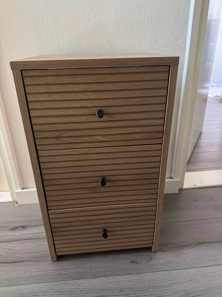 Nachtkastje met 3 lades, Huis en Inrichting, Slaapkamer | Nachtkastjes, Ophalen, Gebruikt, Minder dan 45 cm, 55 tot 70 cm