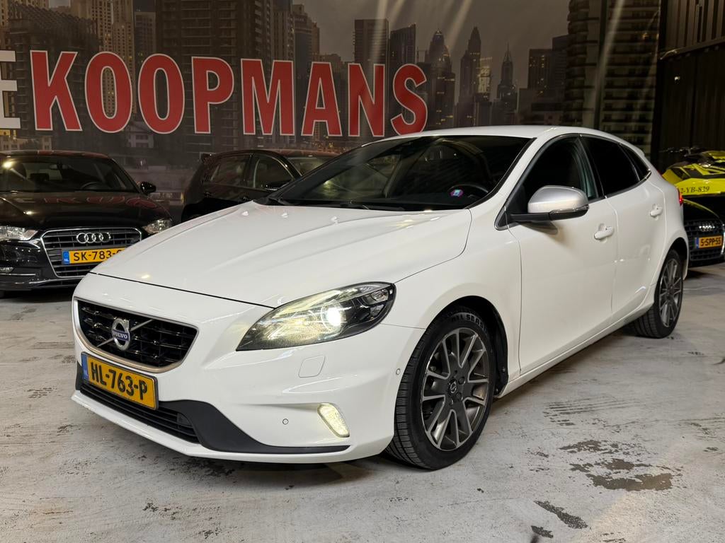 Volvo V40 2.0 D2 R DESIGN 120PK 2015 Euro6/Led+Xenon/2Keys!/, Auto's, 4 cilinders, 1969 cc, Wit, Origineel Nederlands