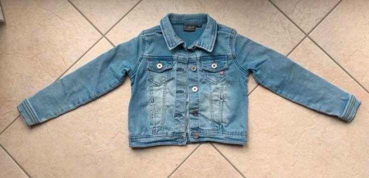 Spijkerjas maat 128, Kinderen en Baby's, Kinderkleding | Maat 128, Ophalen of Verzenden, Zo goed als nieuw, Meisje, Jas