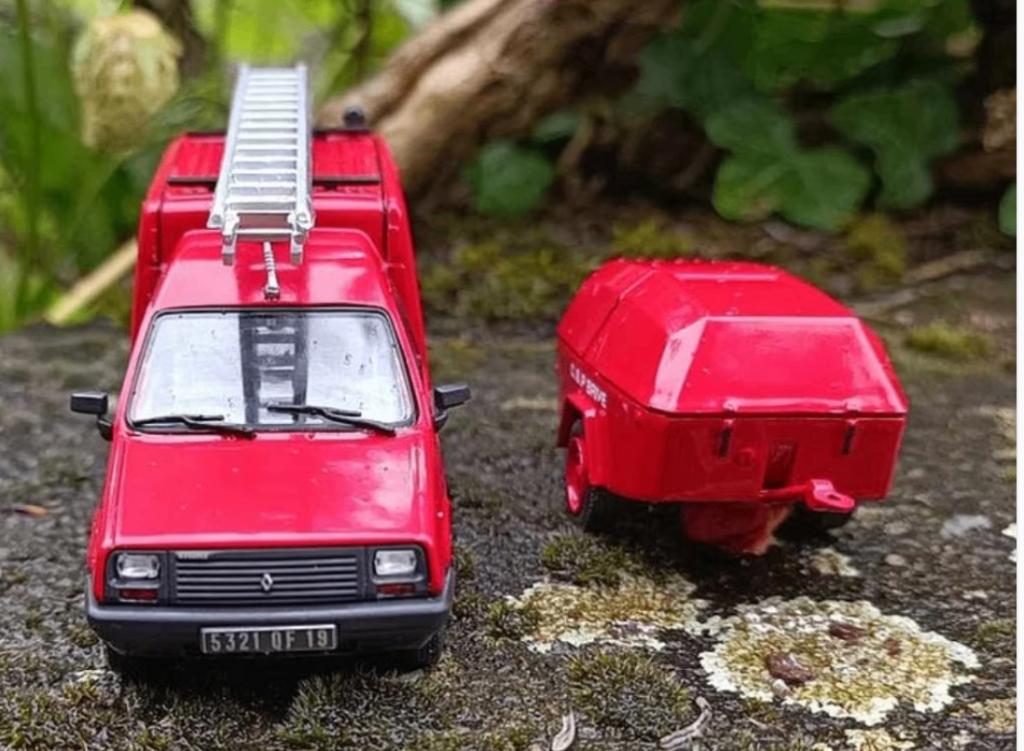 Renault Express & pompaanhanger BRANDWEER schaal 1/43 # 62, Verzenden, Nieuw, Auto, Overige merken