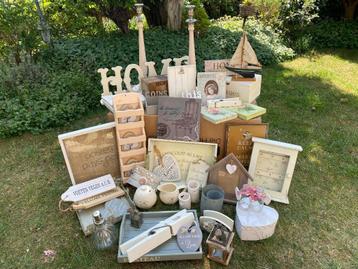 Grote verzameling woonaccessoires - hout en porselein beschikbaar voor biedingen