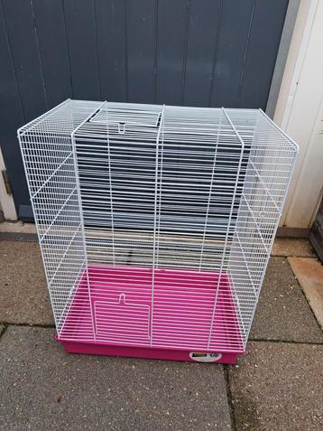 Z.g.a.n. vogelkooi beschikbaar voor biedingen