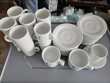 Mosa Servies - Kopjes, Schotels, Rode Pelikaan Opdruk beschikbaar voor biedingen