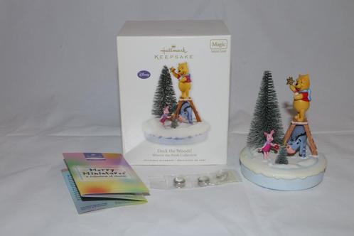 Disney Hallmark Keepsake Deck the Woods ornament kerst, Verzamelen, Disney, Nieuw, Beeldje of Figuurtje, Winnie de Poeh of vrienden