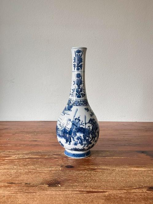 Vaas - Porselein - Japan - figuratief decor, Antiek en Kunst, Antiek | Vazen, Ophalen of Verzenden