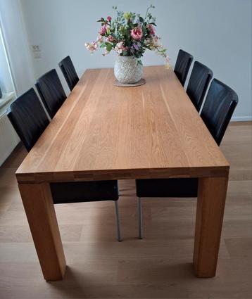 Massief eiken eetkamertafel incl. 6 leren eetkamerstoelen  beschikbaar voor biedingen