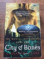 Boek city of bones mortal instruments young adult ya, Boeken, Ophalen of Verzenden, Zo goed als nieuw