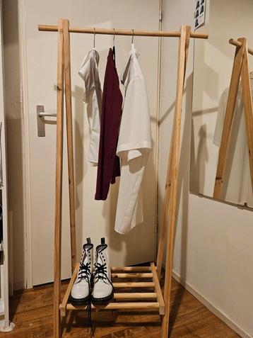 Scandinavische stijl Houten kledingrek met plank! beschikbaar voor biedingen