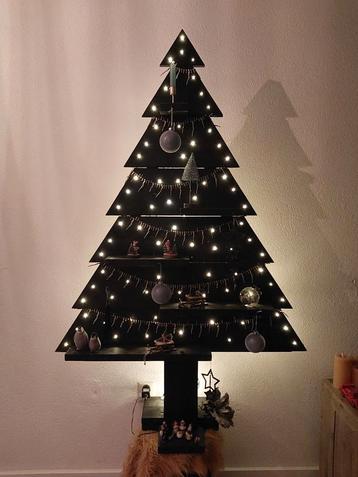 Zwarte houten kerstboom met lampjes geen ass. beschikbaar voor biedingen
