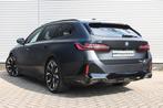 BMW i5 Touring eDrive40 M Sport / Panoramadak / Trekhaak / P, Auto's, BMW, 81 kWh, Achterwielaandrijving, Gebruikt, Zwart