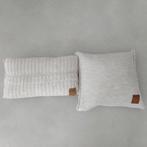 2 stoere grote gebreide kussens knitfactory kiezelkleur, Ophalen of Verzenden, Zo goed als nieuw, Beige, Vierkant