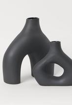 2 zwarte keramieken zwarte vazen (H&M), Minder dan 50 cm, Ophalen of Verzenden, Zo goed als nieuw, Zwart