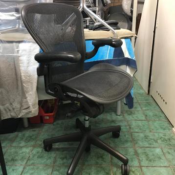 6 Bureaustoelen Herman Miller Aeron B classic  beschikbaar voor biedingen