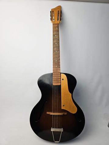 Troubadour Akoestische Gitaar - Revisie Nodig beschikbaar voor biedingen