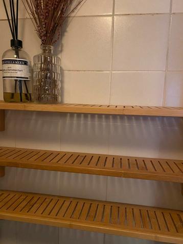 Houten plankjes badkamer/toilet beschikbaar voor biedingen