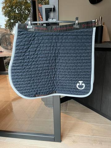 Cavalleria Toscana dekje beschikbaar voor biedingen