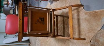 Antieke inklapbare kinderstoel beschikbaar voor biedingen