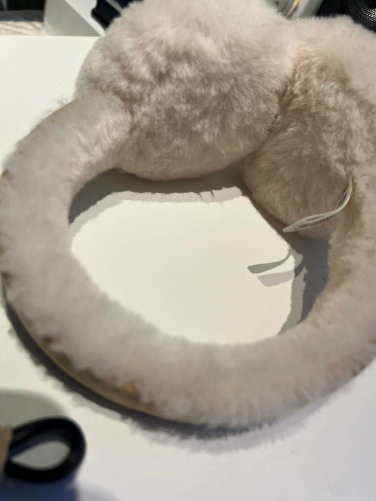 Ugg oorwarmer met koptelefoon, Beige, Ophalen of Verzenden, Zo goed als nieuw, 17 tot 18