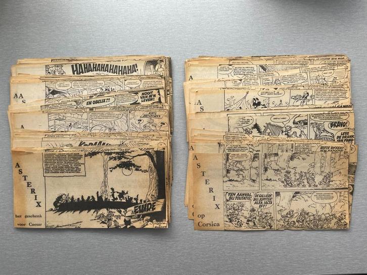 ASTERIX - 2 strips uit de krant, Boeken, Stripboeken, Gelezen, Complete serie of reeks, Ophalen of Verzenden
