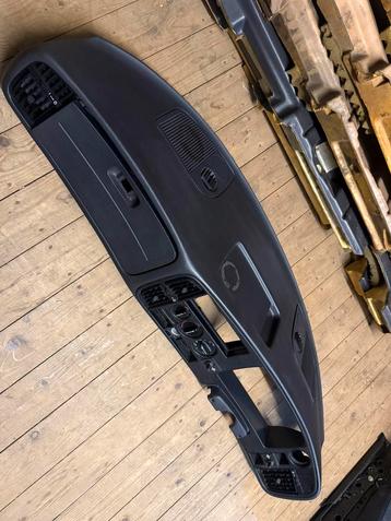 Saab 900 Classic Dashboard RHD beschikbaar voor biedingen