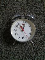 Chrome kleurige opwind wekker met bellen., Witgoed en Apparatuur, Wekkers, Ophalen of Verzenden, Zo goed als nieuw