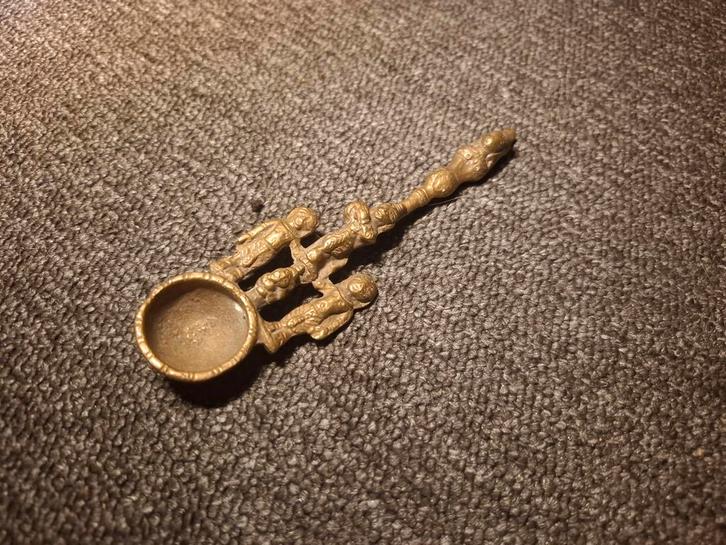 Antieke Lepel met Figuren koper brons, Antiek en Kunst, Antiek | Bestek, Ophalen of Verzenden