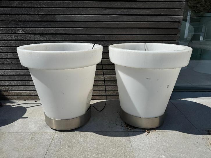 LED bloempot WIT medium (2 stuks)!, Tuin en Terras, Bloempotten, Zo goed als nieuw, Kunststof, Balkon, Tuin, 40 tot 70 cm, 40 cm of meer