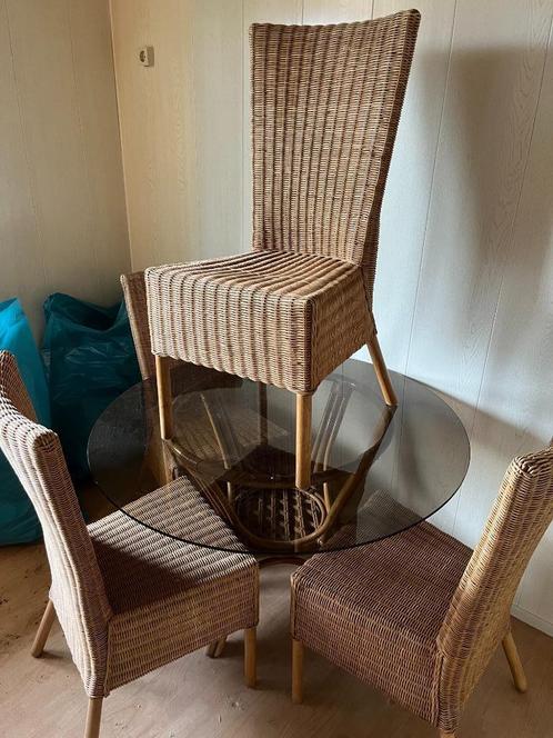 bamboe tafel met rietenstoelen en glazenblad meer tafeltjes, Huis en Inrichting, Tafels | Eettafels, Zo goed als nieuw, Vijf personen of meer