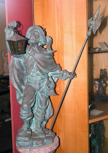 Klassiek bronzen beeld - Nachtwacht met lantaarn beschikbaar voor biedingen