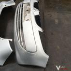 Mitsubishi Colt 1.5B kleurcode: 01D 2005 2500227  Voorbumper, Auto-onderdelen, Carrosserie en Plaatwerk, Ophalen, Gebruikt, -