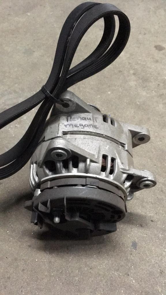Dynamo Renault megane met multieriem 5pk1200, Auto-onderdelen, Accu's en Toebehoren, Nissan, Renault, Gebruikt, Ophalen of Verzenden