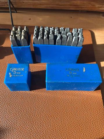 5mm slagletters slagcijfers set beschikbaar voor biedingen