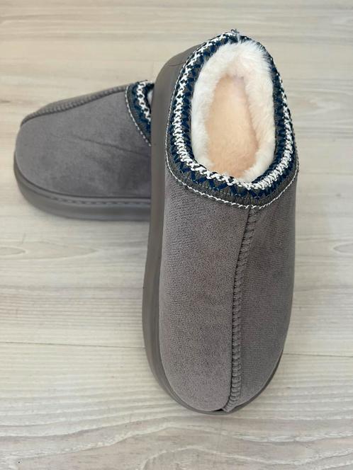 Warme fluffy grijze damespantoffels | maat 36, Kleding | Dames, Schoenen, Nieuw, Pantoffels of Sloffen, Grijs, Ophalen of Verzenden