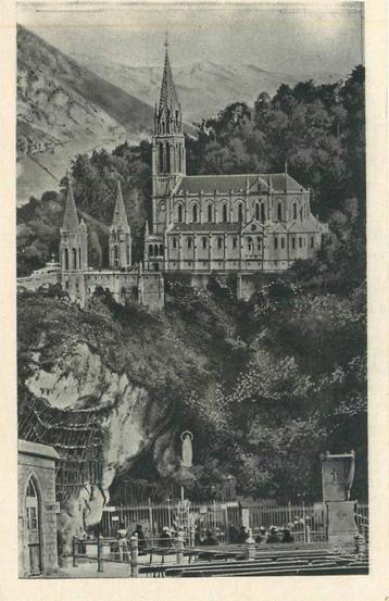 (381-349-035) Lourdes La Grotte et la Basilique beschikbaar voor biedingen