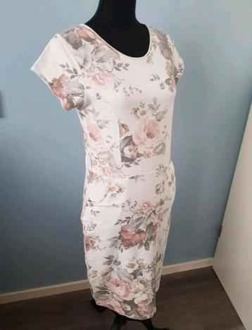 Mooie witte jurk met bloemenprint, maat S beschikbaar voor biedingen