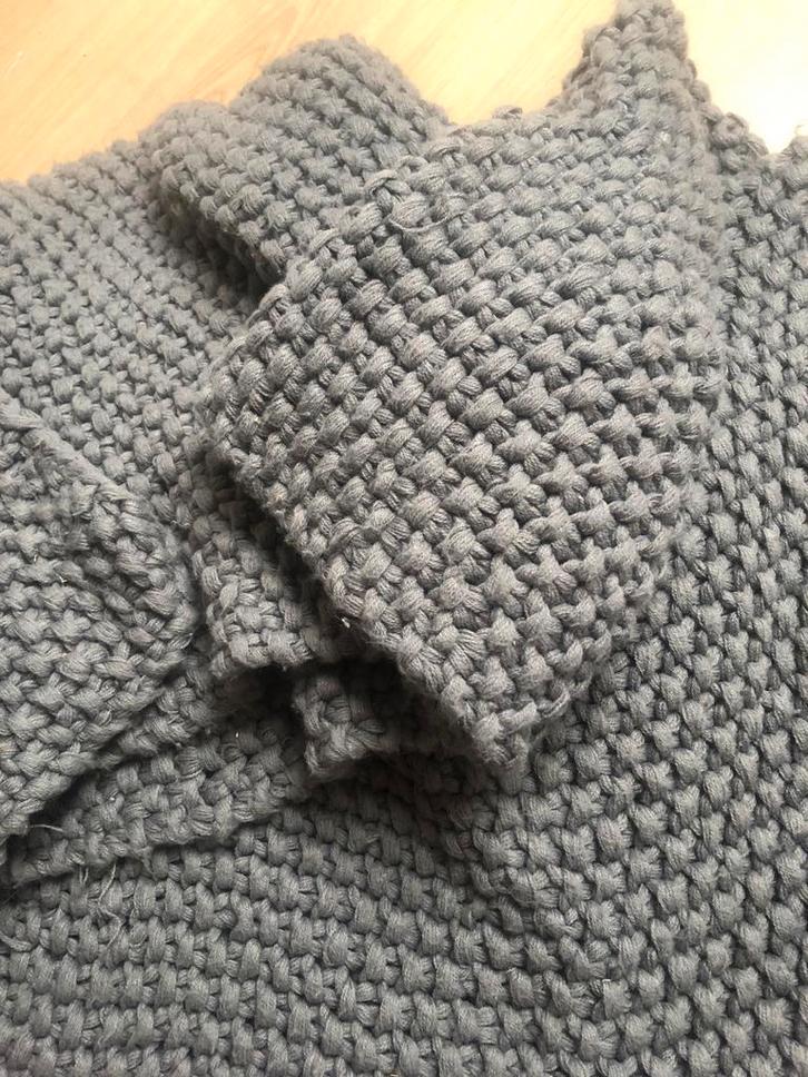 Grof Gebreid Plaid - Warm en Stijlvol, Huis en Inrichting, Woonaccessoires | Plaids en Woondekens, Zo goed als nieuw, Ophalen of Verzenden