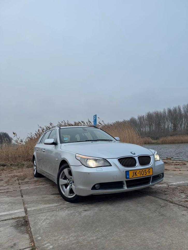 BMW 523i Automaat/Luxe/Trekhaak/Luchtvering/Panorama/PDC v/a, Auto's, BMW, Particulier, 5-Serie, ABS, Airbags, Airconditioning