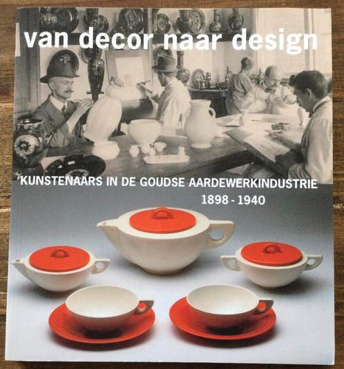 Gouds aardewerk - Van decor naar design, Antiek en Kunst, Antiek | Keramiek en Aardewerk, Ophalen of Verzenden