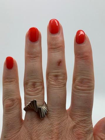 V574 Prachtige zilveren ring modernist maat 18,25 beschikbaar voor biedingen