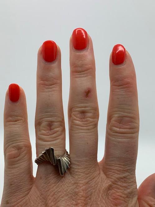 V574 Prachtige zilveren ring modernist maat 18,25, Sieraden, Tassen en Uiterlijk, Ringen, Dame, 18 tot 19, Zilver, Ophalen of Verzenden