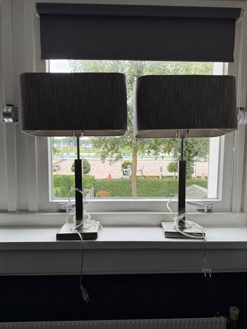 Tafel lampen beschikbaar voor biedingen