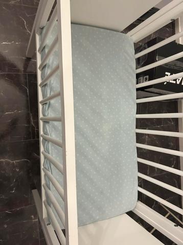 Baby bedje met matras beschikbaar voor biedingen