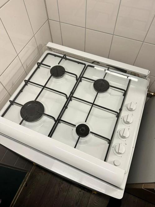 4pits Gasfornuis, evt met pannenset, Witgoed en Apparatuur, Fornuizen, Zo goed als nieuw, Vrijstaand, Gas, 4 kookzones, Ophalen
