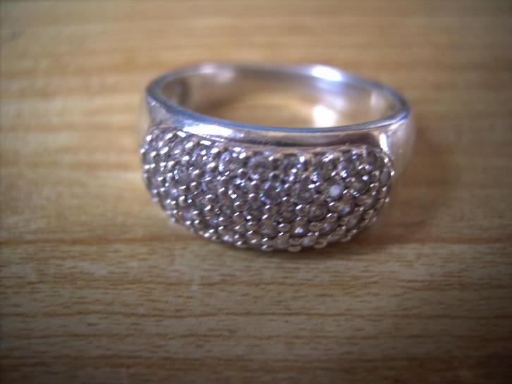Een mooie Zilveren Ring met Zirkonia steentjes, Sieraden, Tassen en Uiterlijk, Antieke sieraden, Ring, Zilver, Verzenden