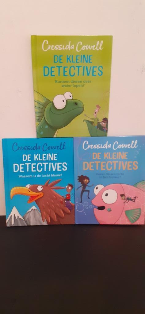 2 x de kleine Detectives ! Cressida Cowell !, Boeken, Kinderboeken | Kleuters, Nieuw, Fictie algemeen, Voorleesboek, Ophalen of Verzenden