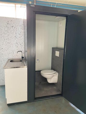 Enkel hangtoilet met keukenblok/ pantry en 10L boiler beschikbaar voor biedingen