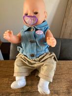 Mooie Baby born pop. Leuke kleertjes en speen. Zgan, Verzamelen, Poppen, Ophalen of Verzenden, Zo goed als nieuw, Pop