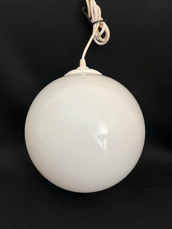 Vintage Art Deco Hanglamp Witte Bol, Huis en Inrichting, Lampen | Hanglampen, Gebruikt, Minder dan 50 cm, Glas, Ophalen of Verzenden