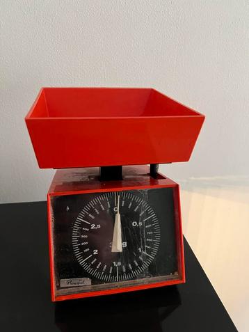 Principal vintage keukenweegschaal beschikbaar voor biedingen